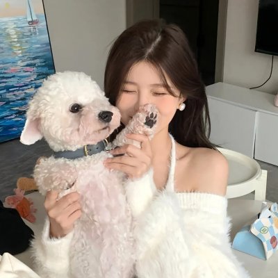 皎若云间月